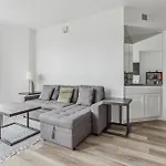 One Bedroom Remodeled Unit Central