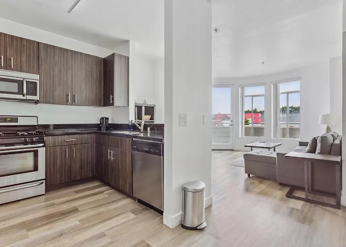 One Bedroom Remodeled Unit Central