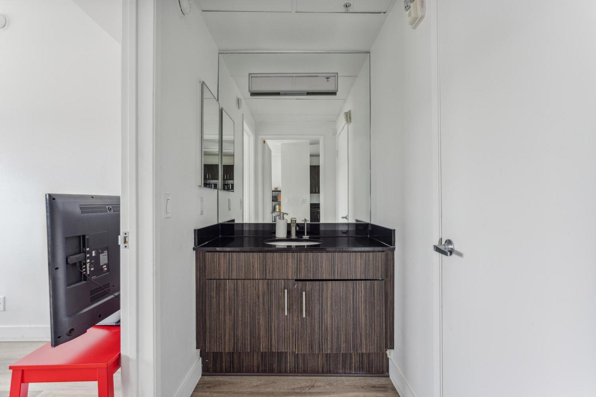 One Bedroom Remodeled Unit Aparthotel Los Angeles