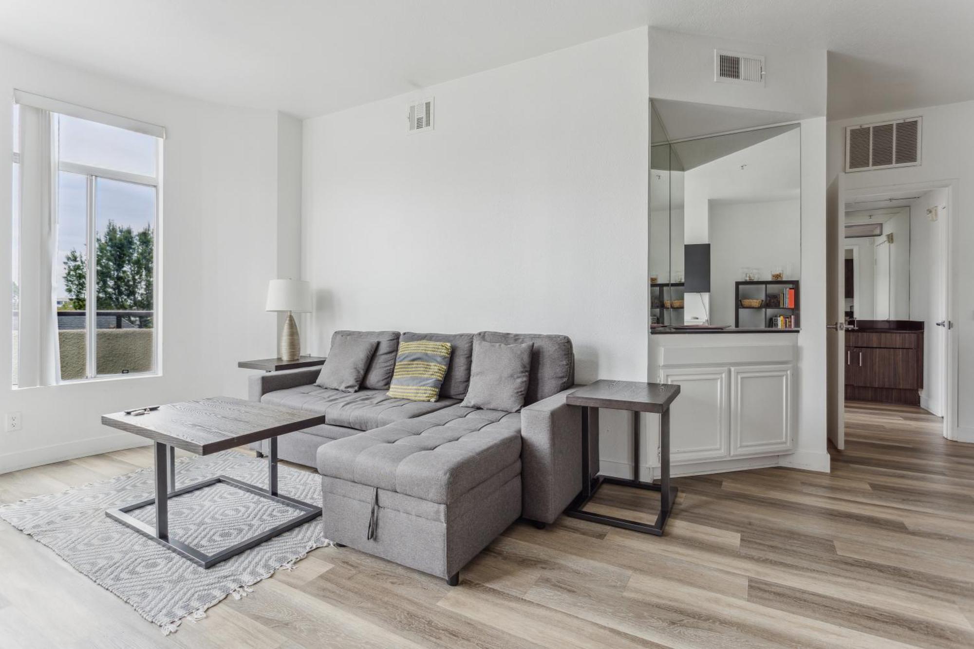 One Bedroom Remodeled Unit Aparthotel Los Angeles